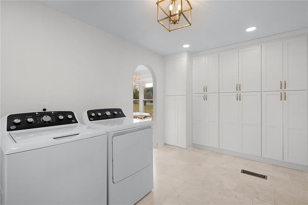 Calhoun, Georgia, 30701, United States, 4 Bedrooms Bedrooms, ,4 BathroomsBathrooms,Residential,For Sale,2005129