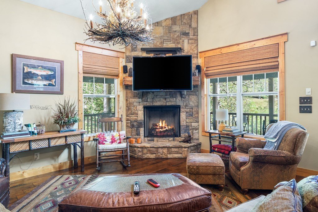 Murphy, North Carolina, 28906, United States, 3 Bedrooms Bedrooms, ,3 BathroomsBathrooms,Residential,For Sale,1982645