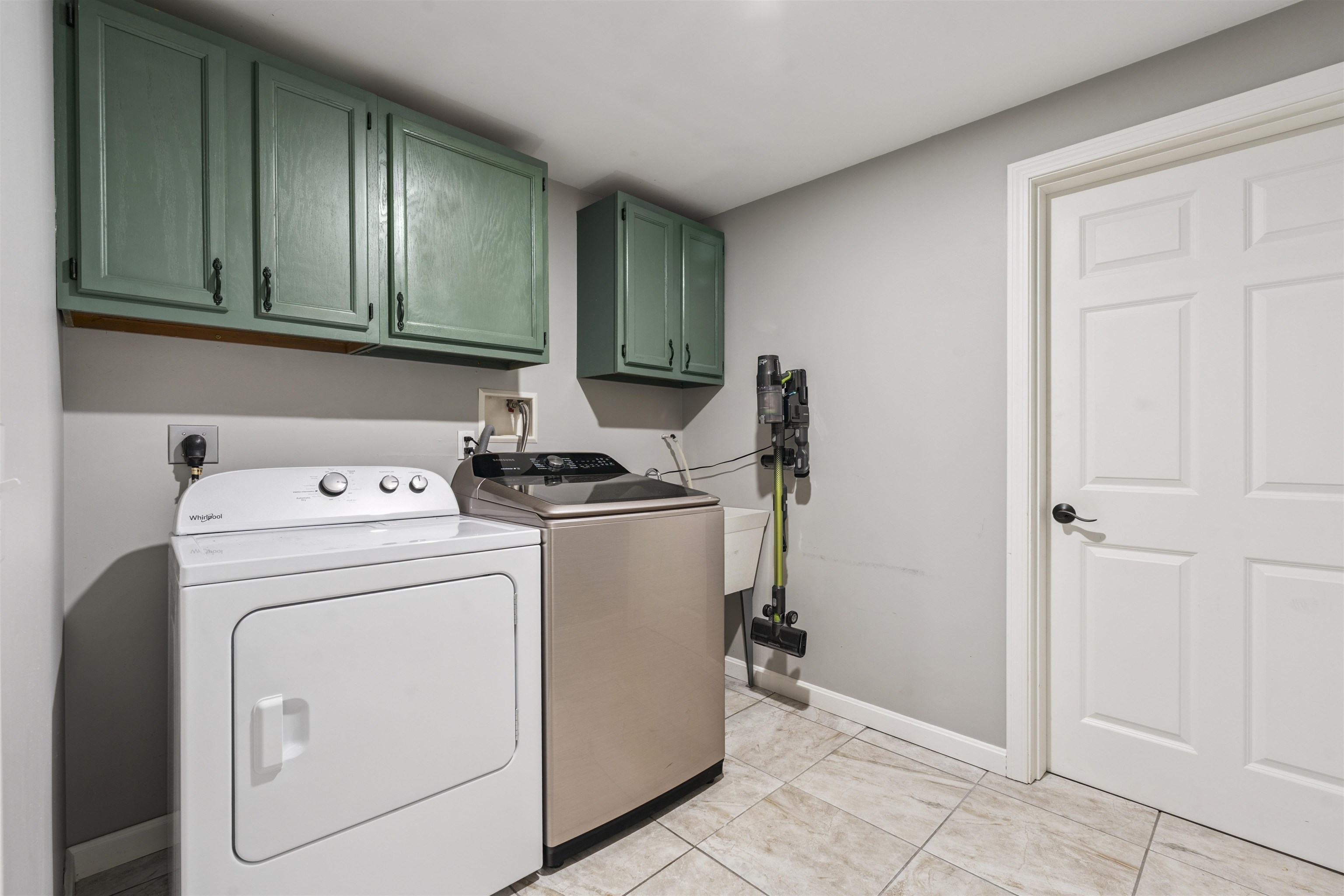 Holderness, New Hampshire, 03245, United States, 3 Bedrooms Bedrooms, ,2 BathroomsBathrooms,Residential,For Sale,1918284