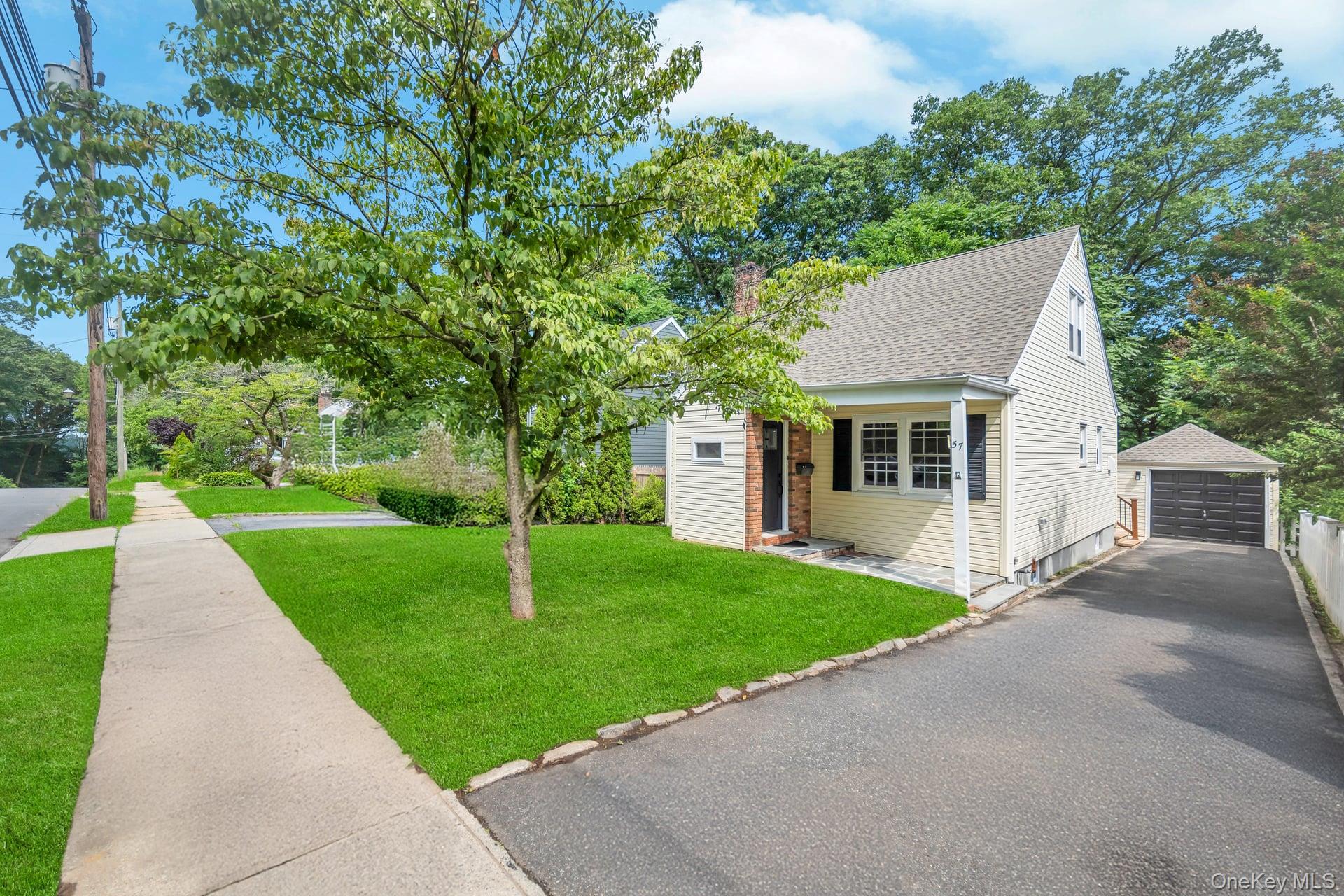 Port Washington, New York, 11050, United States, 3 Bedrooms Bedrooms, ,2 BathroomsBathrooms,Residential,For Sale,1882705