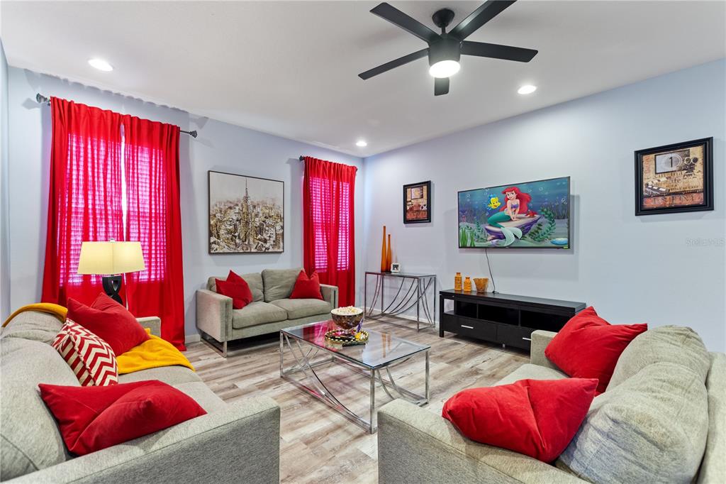 Davenport, Florida, 33837, United States, 10 Bedrooms Bedrooms, ,8 BathroomsBathrooms,Residential,For Sale,1996234