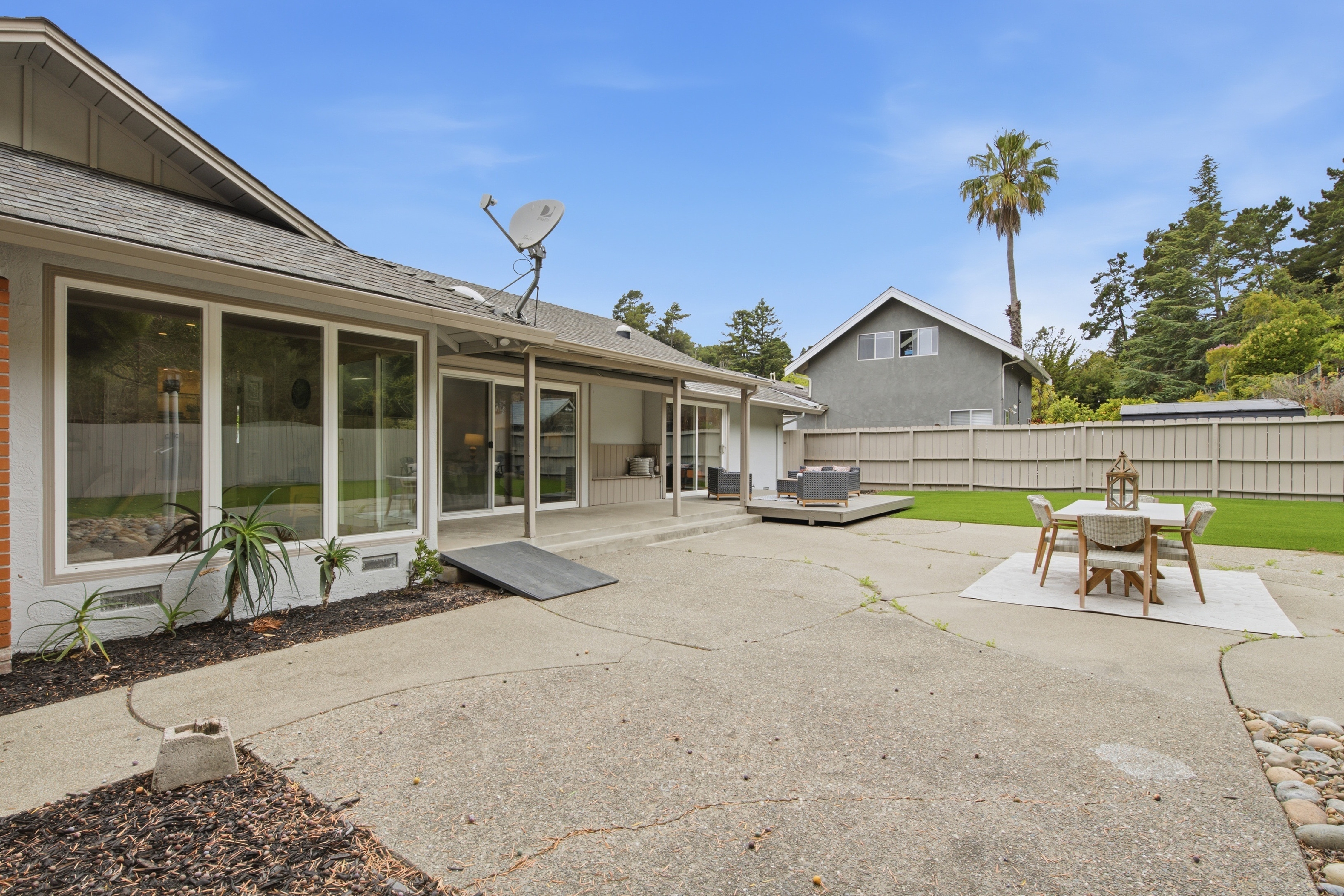  Spacious Single-Level Home on an Expansive Lot - 物件實景