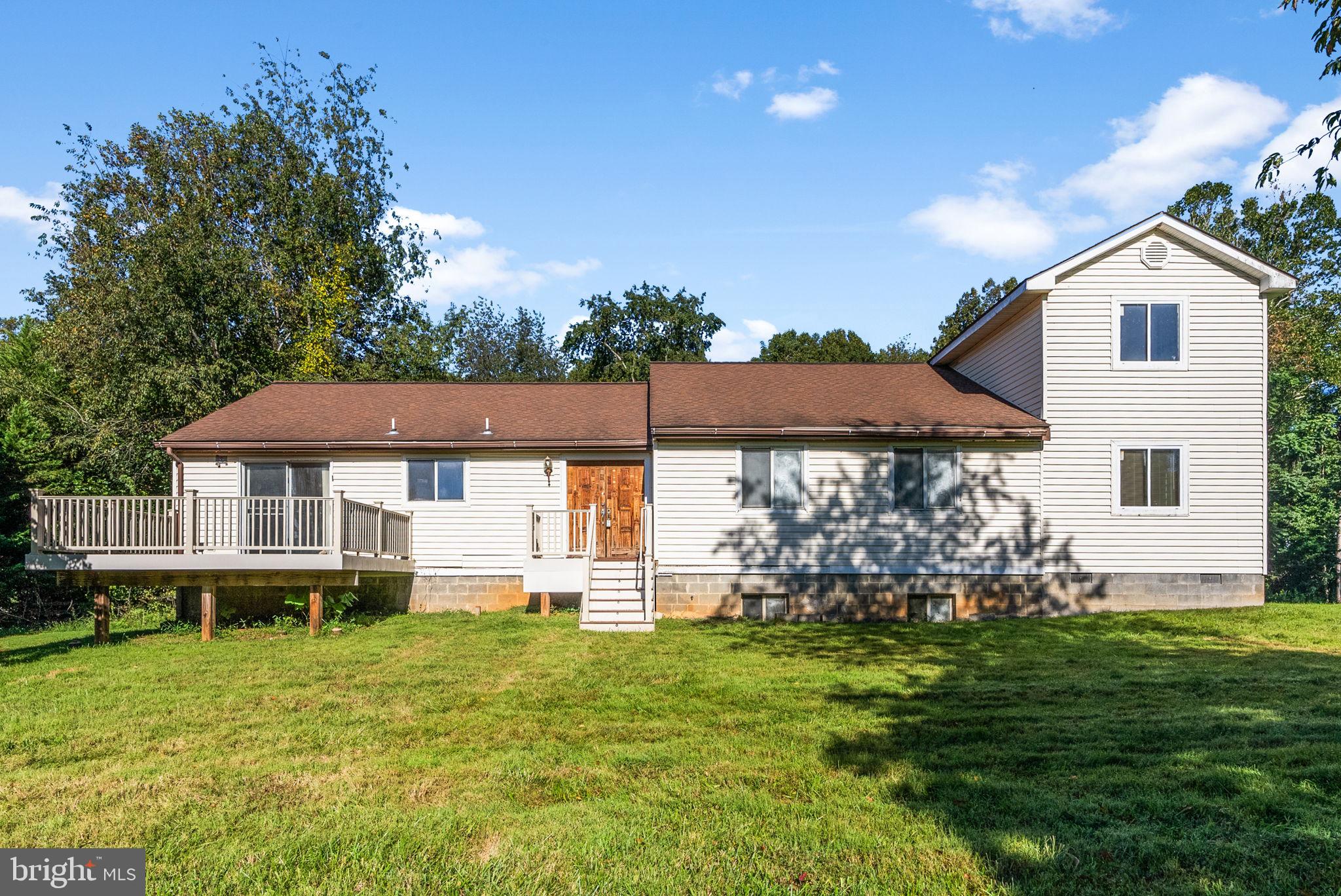 Hume, Virginia, 22639, United States, 7 Bedrooms Bedrooms, ,3 BathroomsBathrooms,Residential,For Sale,1943038