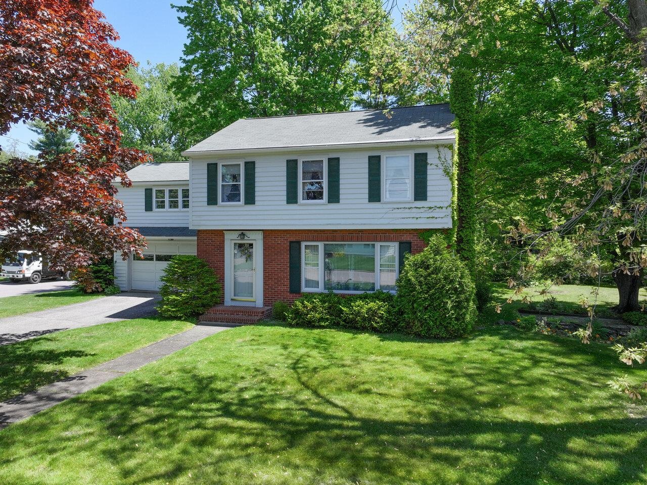 Burlington, Vermont, 05401, United States, 4 Bedrooms Bedrooms, ,2 BathroomsBathrooms,Residential,For Sale,1838710