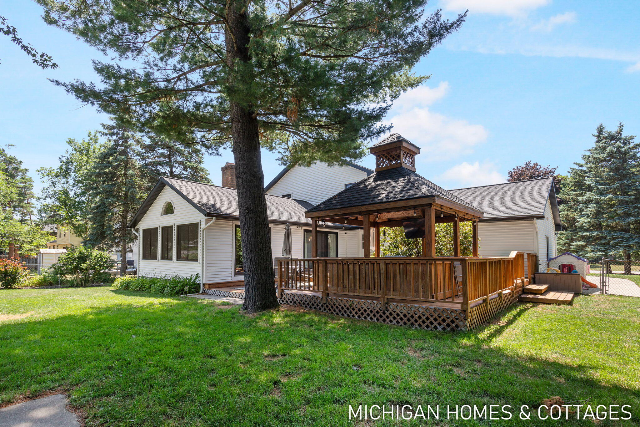 Jenison, Michigan, 49428, United States, 4 Bedrooms Bedrooms, ,3 BathroomsBathrooms,Residential,For Sale,1932274