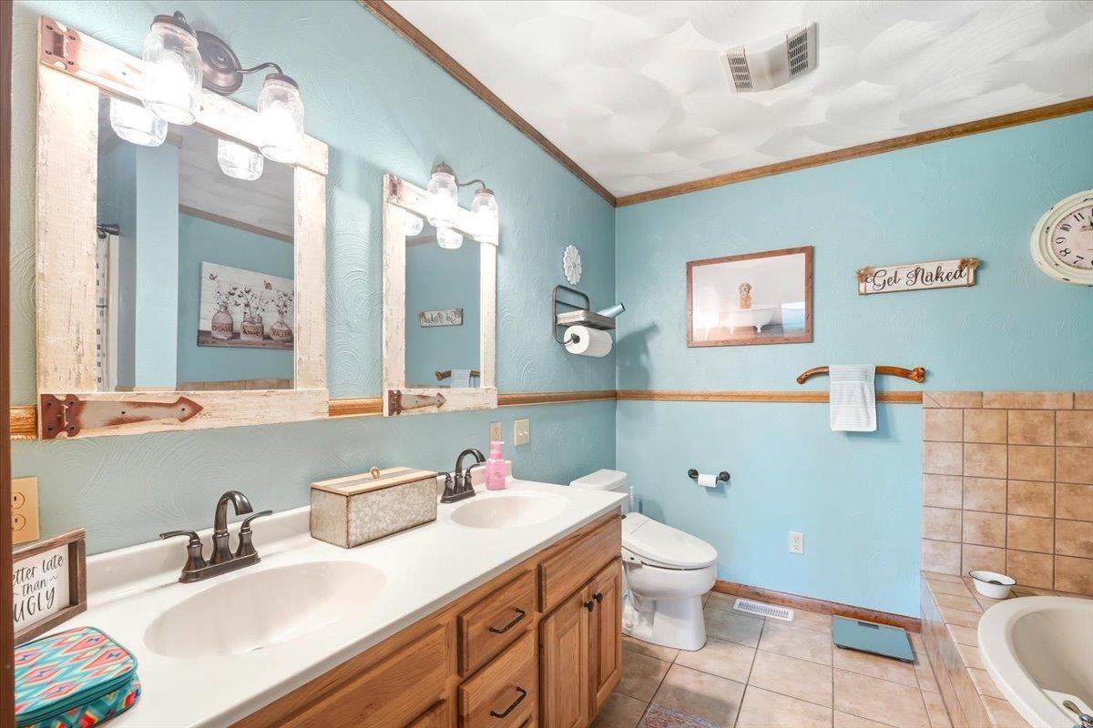 Independence, Iowa, 50644, United States, 3 Bedrooms Bedrooms, ,2 BathroomsBathrooms,Residential,For Sale,1982110