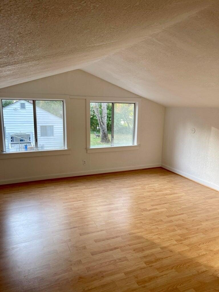 Grants Pass, Oregon, 97527, United States, 4 Bedrooms Bedrooms, ,3 BathroomsBathrooms,Residential,For Sale,1984338