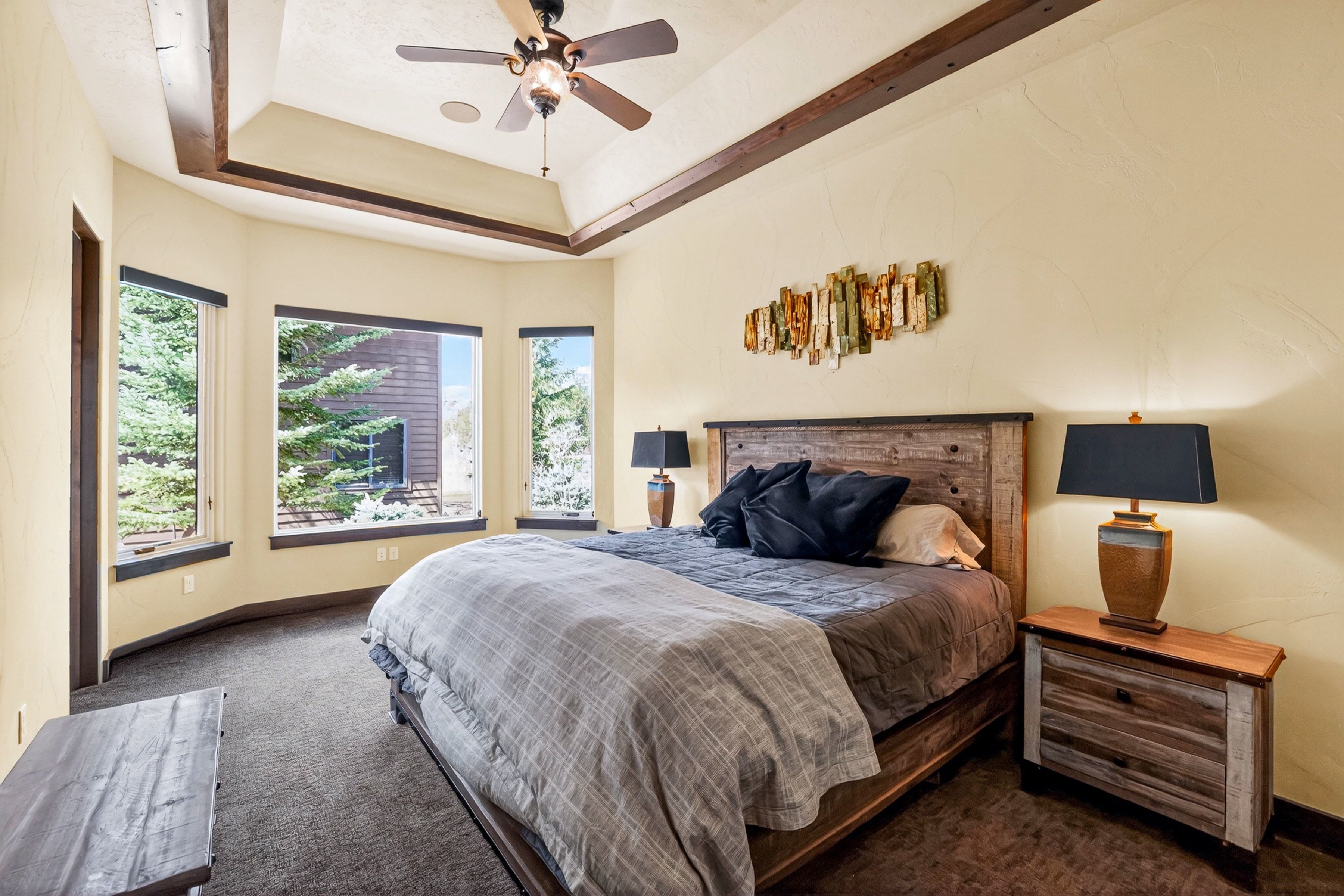  Stunning Home with Payette River Frontage on 2.66 Acres in McCall, Idaho - 物件實景