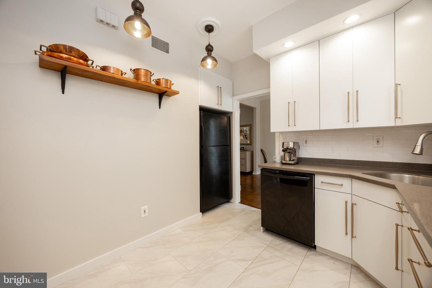 DEVON, Pennsylvania, 19333, United States, 2 Bedrooms Bedrooms, ,3 BathroomsBathrooms,Residential,For Sale,1980248