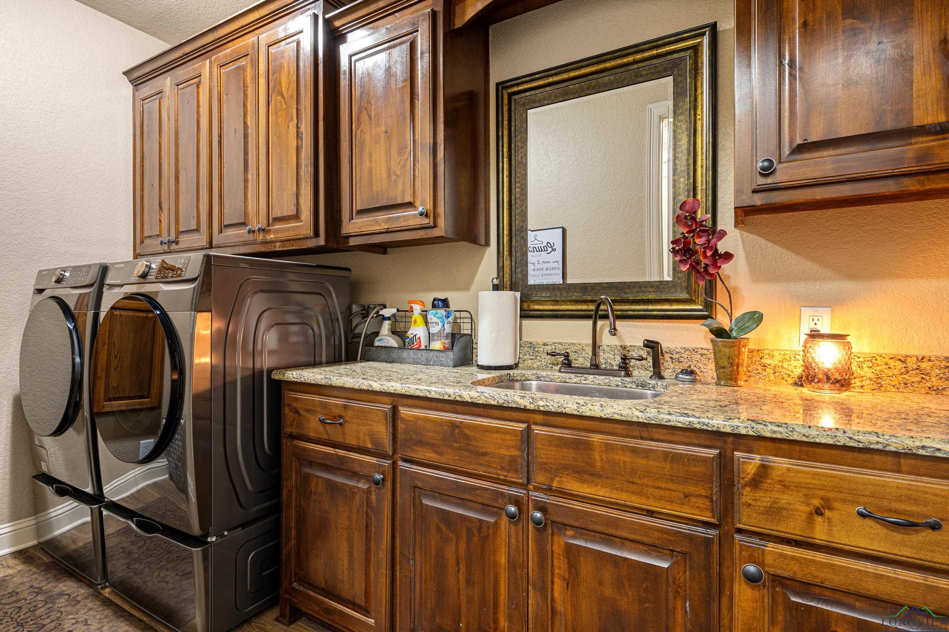 Longview, Texas, 75605, United States, 5 Bedrooms Bedrooms, ,3 BathroomsBathrooms,Residential,For Sale,1827224