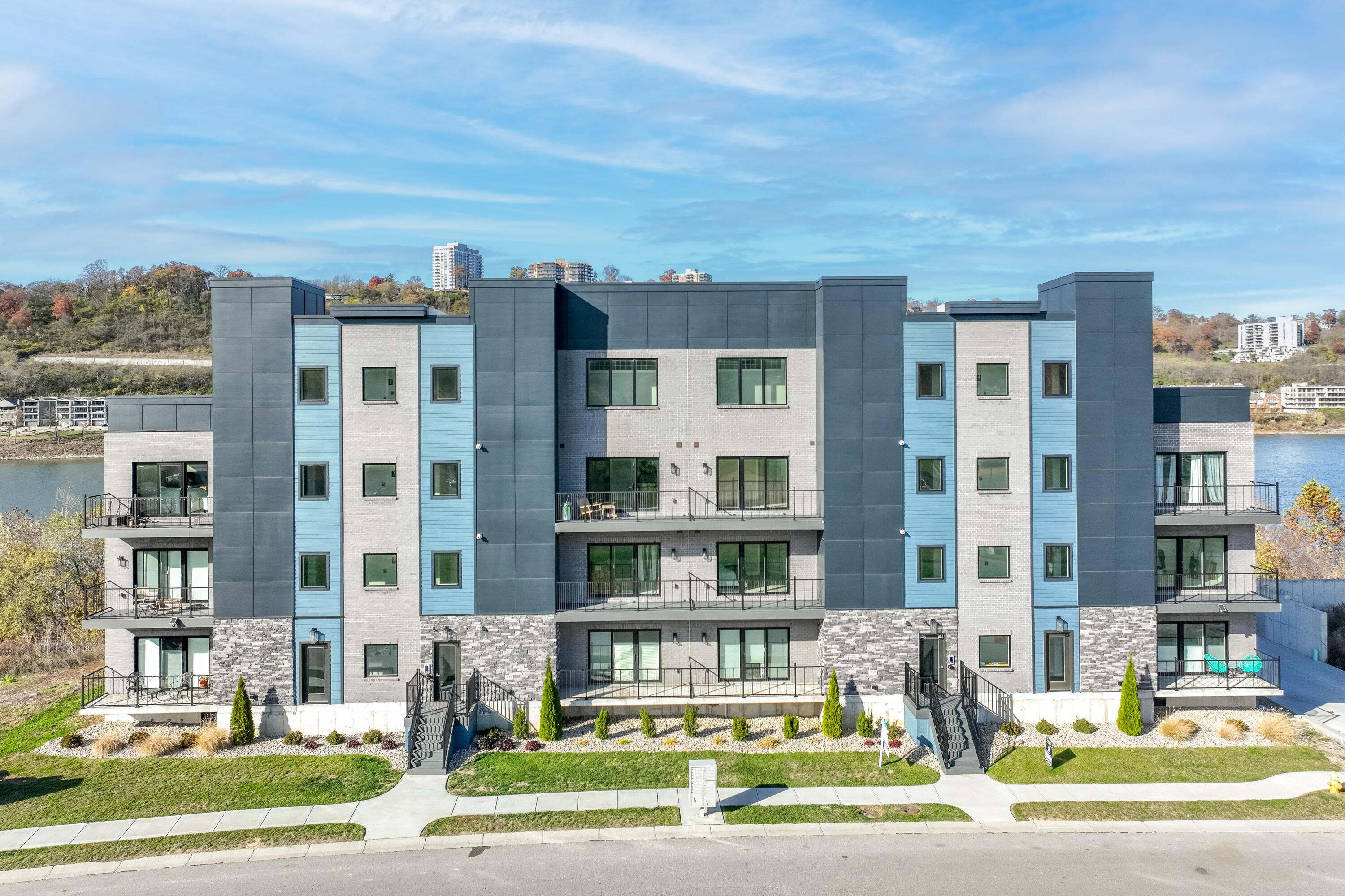 Dayton, Kentucky, 41074, United States, 2 Bedrooms Bedrooms, ,3 BathroomsBathrooms,Residential,For Sale,1994869