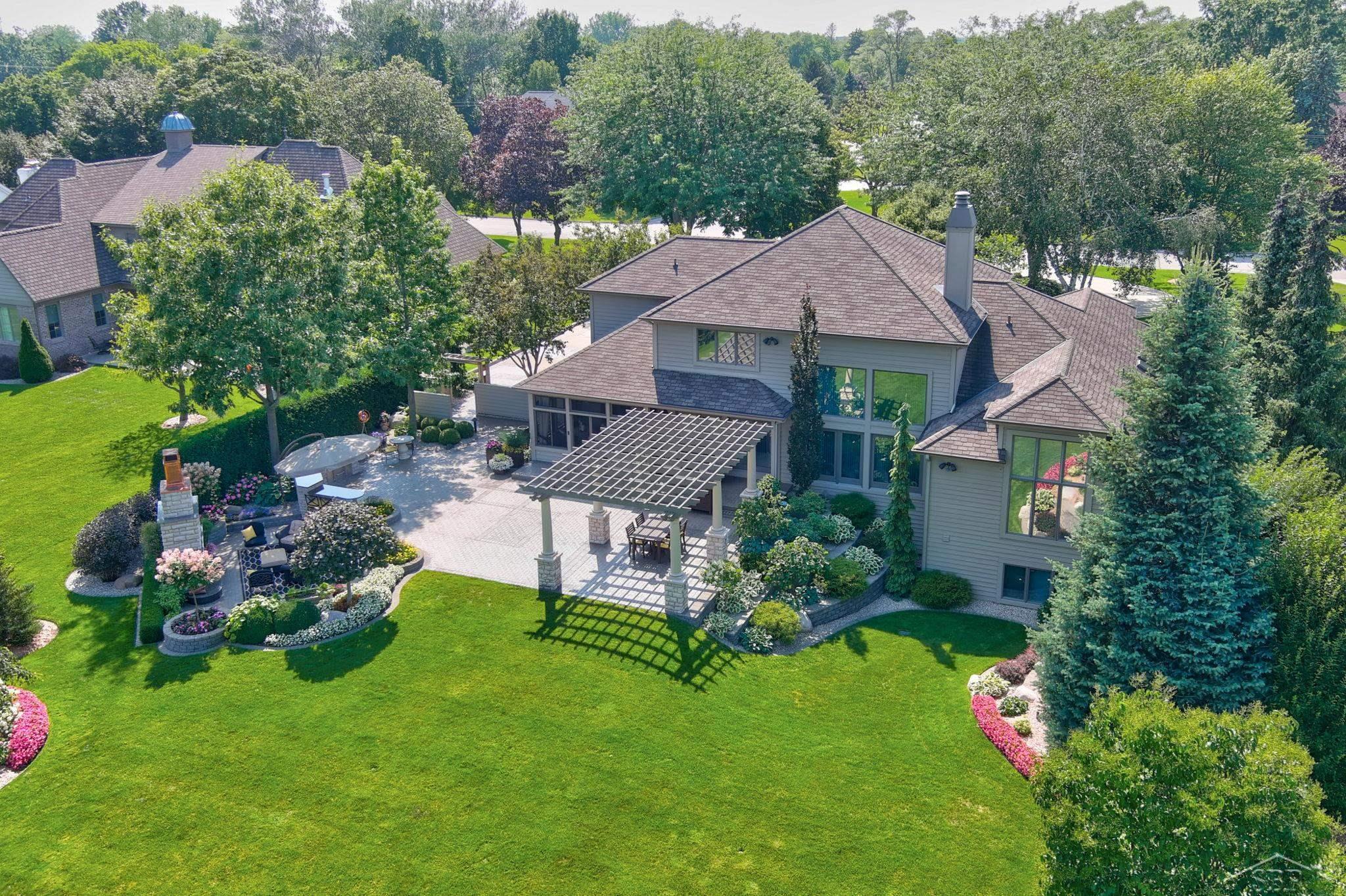 210 Golfview, Saginaw, Michigan, 48638, United States, 4 Bedrooms Bedrooms, ,6 BathroomsBathrooms,Residential,For Sale,210 Golfview,1320030