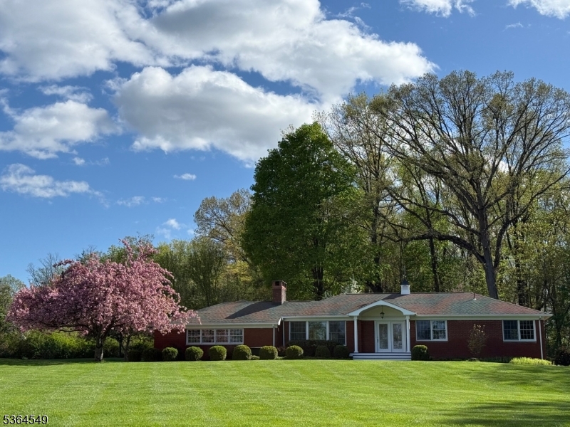 Franklin Twp., New Jersey, 08867, United States, 3 Bedrooms Bedrooms, ,2 BathroomsBathrooms,Residential,For Sale,1926340