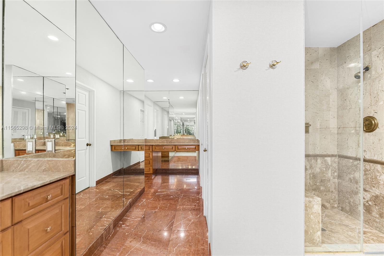 Miami Beach, Florida, 33109, United States, 3 Bedrooms Bedrooms, ,4 BathroomsBathrooms,Residential,For Sale,1926263