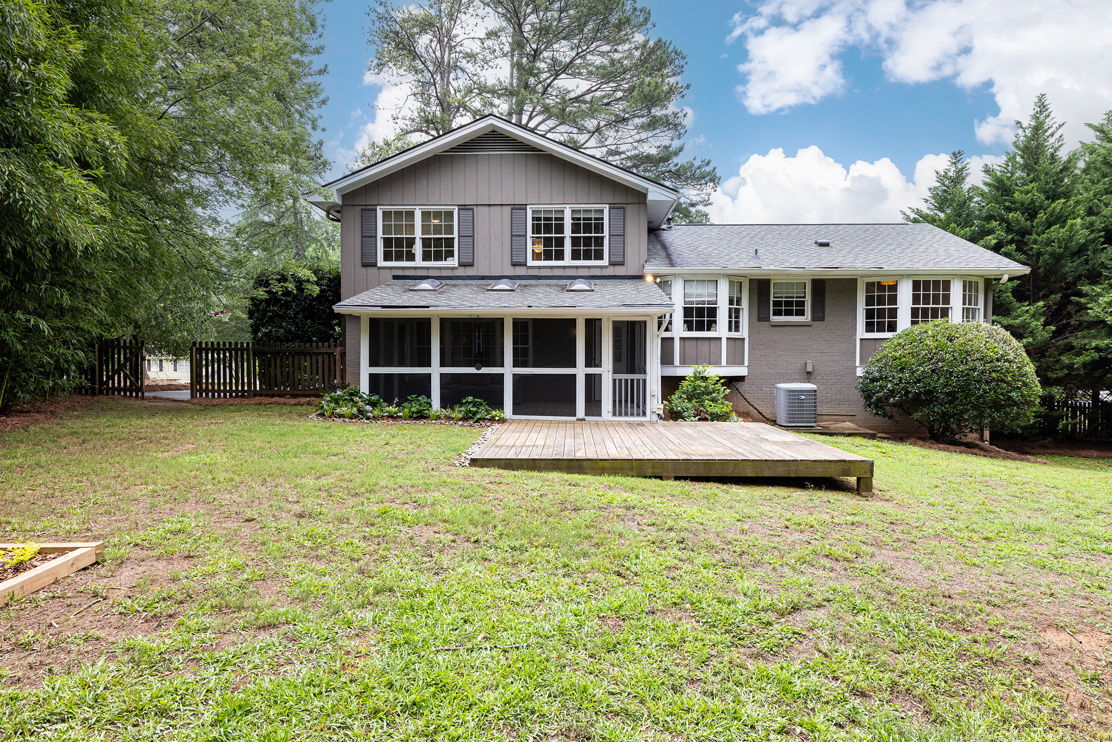  Beautifully Updated Home in Sought-after Arden Woods Neighborhood of Dunwoody - 物件實景