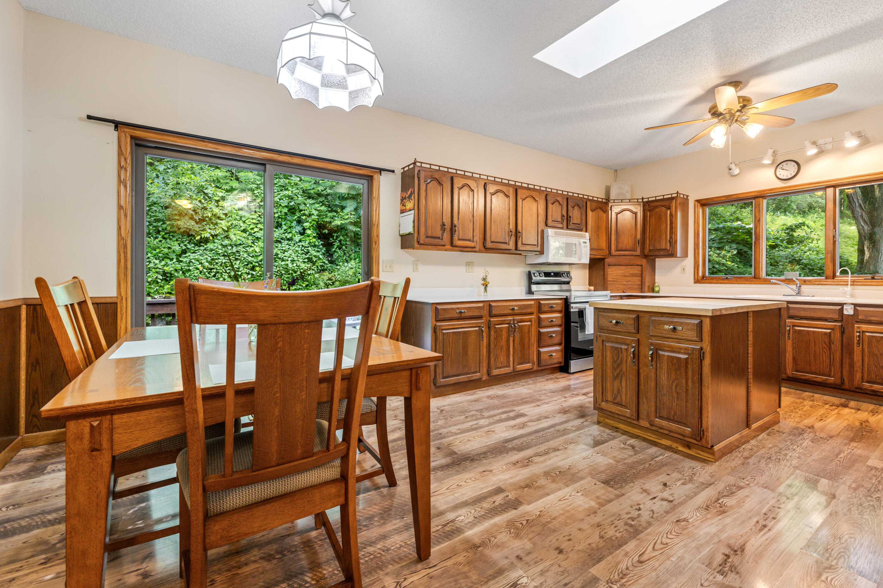 Homer, Minnesota, 55987, United States, 3 Bedrooms Bedrooms, ,3 BathroomsBathrooms,Residential,For Sale,1906704