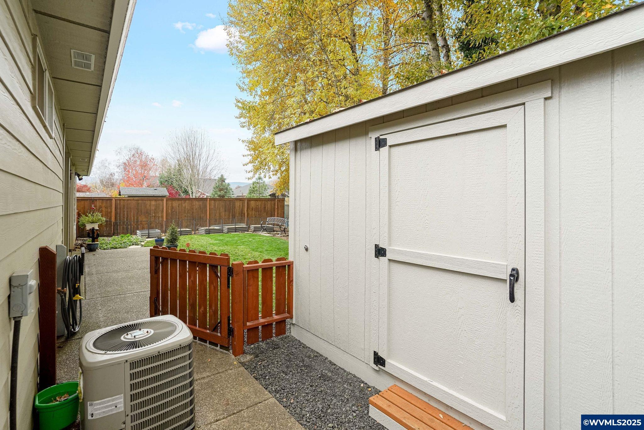 Dallas, Oregon, 97338, United States, 4 Bedrooms Bedrooms, ,2 BathroomsBathrooms,Residential,For Sale,1991904