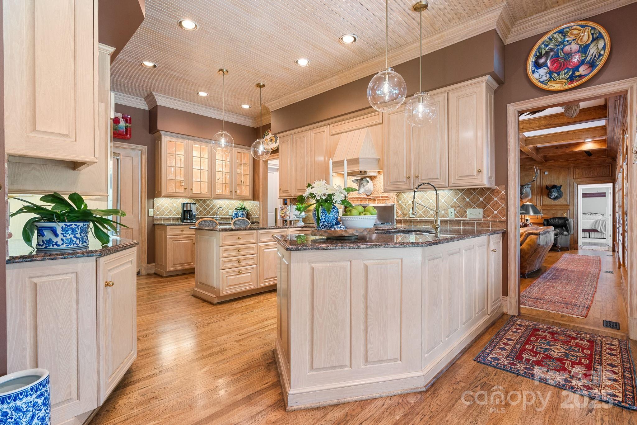 Hickory, North Carolina, 28601, United States, 4 Bedrooms Bedrooms, ,5 BathroomsBathrooms,Residential,For Sale,1942253