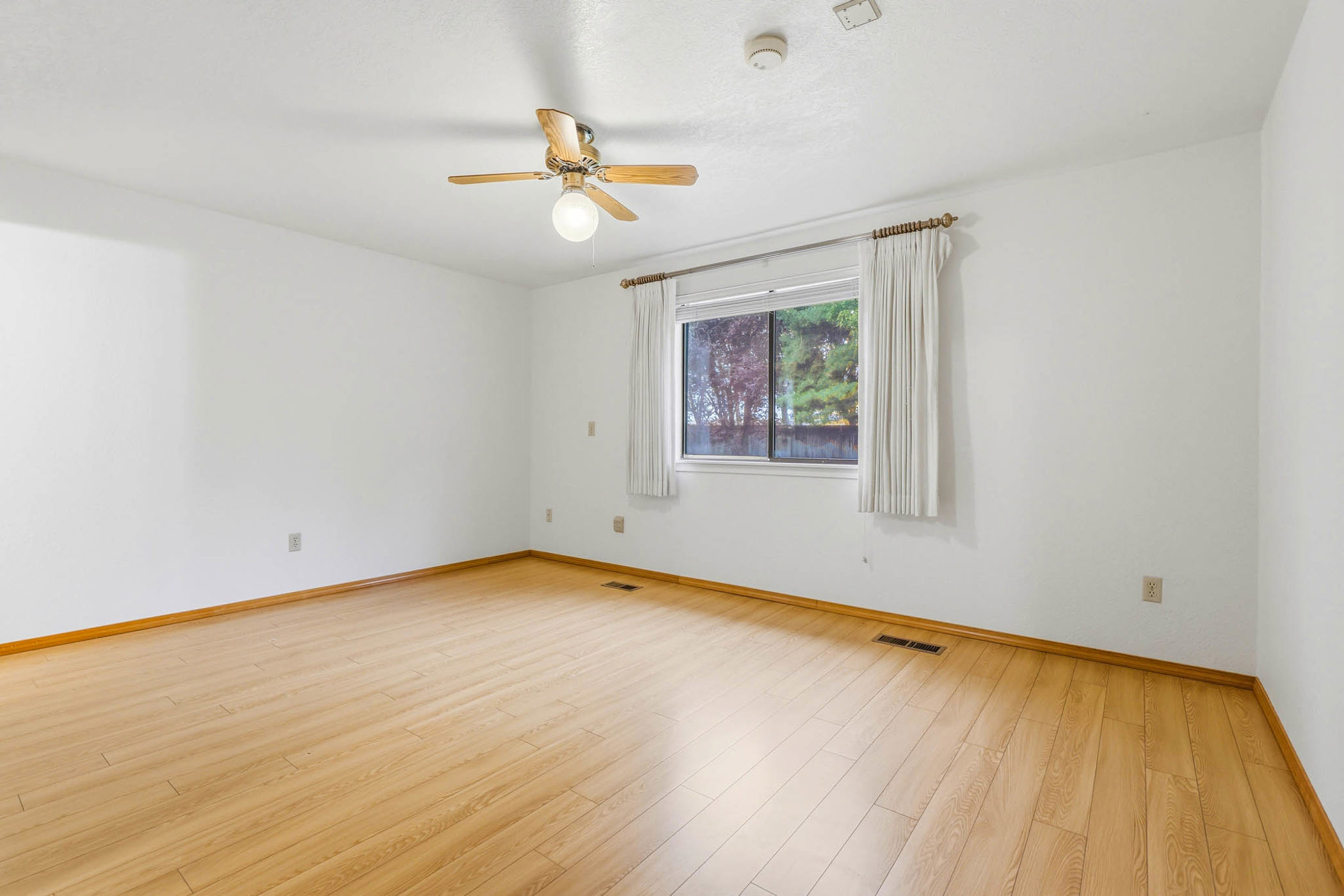  Large Lot &Conveniently Located - 物件實景
