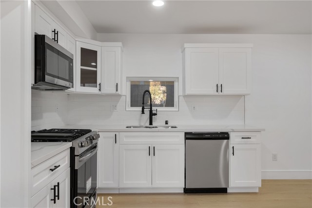 Los Angeles, California, 90016, United States, 7 Bedrooms Bedrooms, ,4 BathroomsBathrooms,Residential,For Sale,2006149