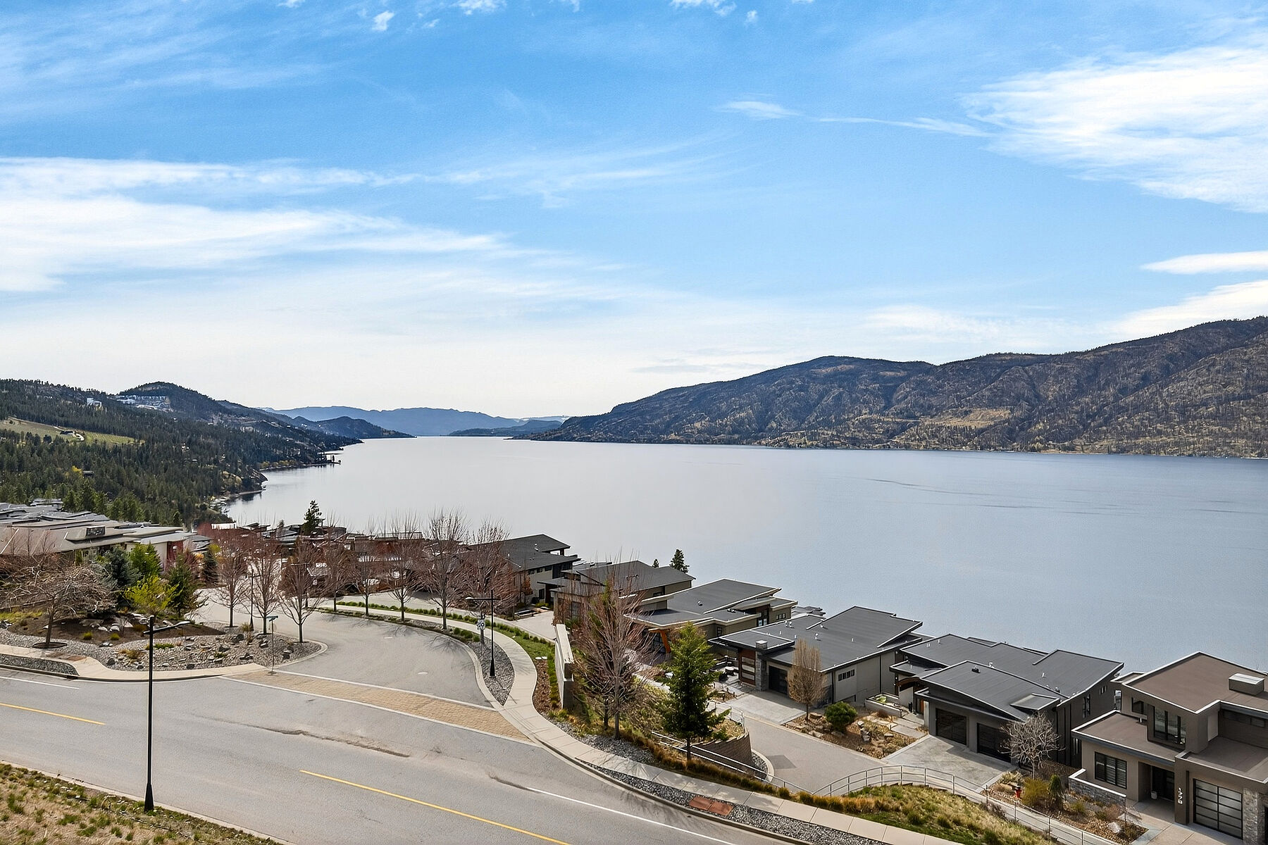  Elevated Lake Country Living - 物件實景