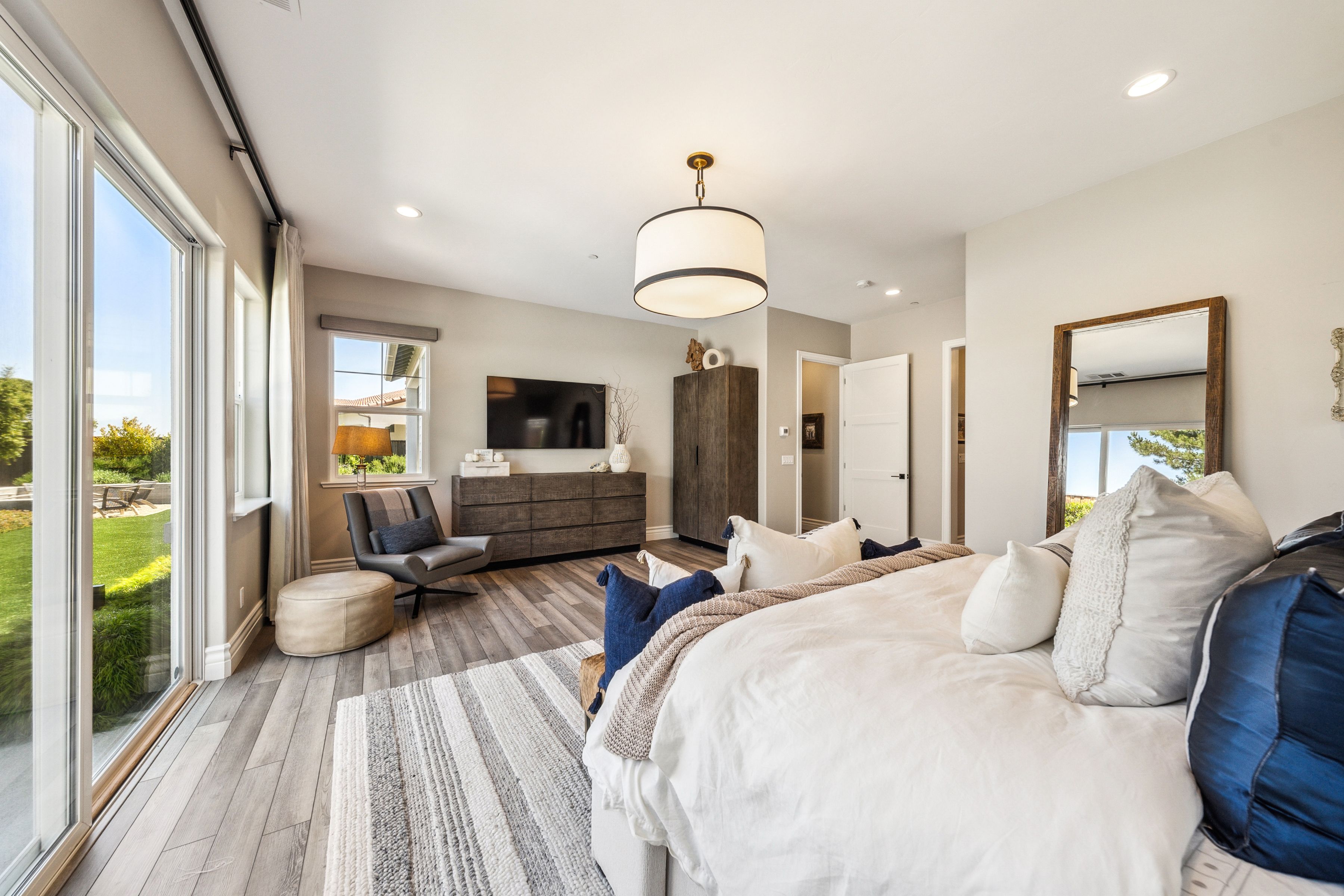  3007 Bluffs Drive - 物件實景