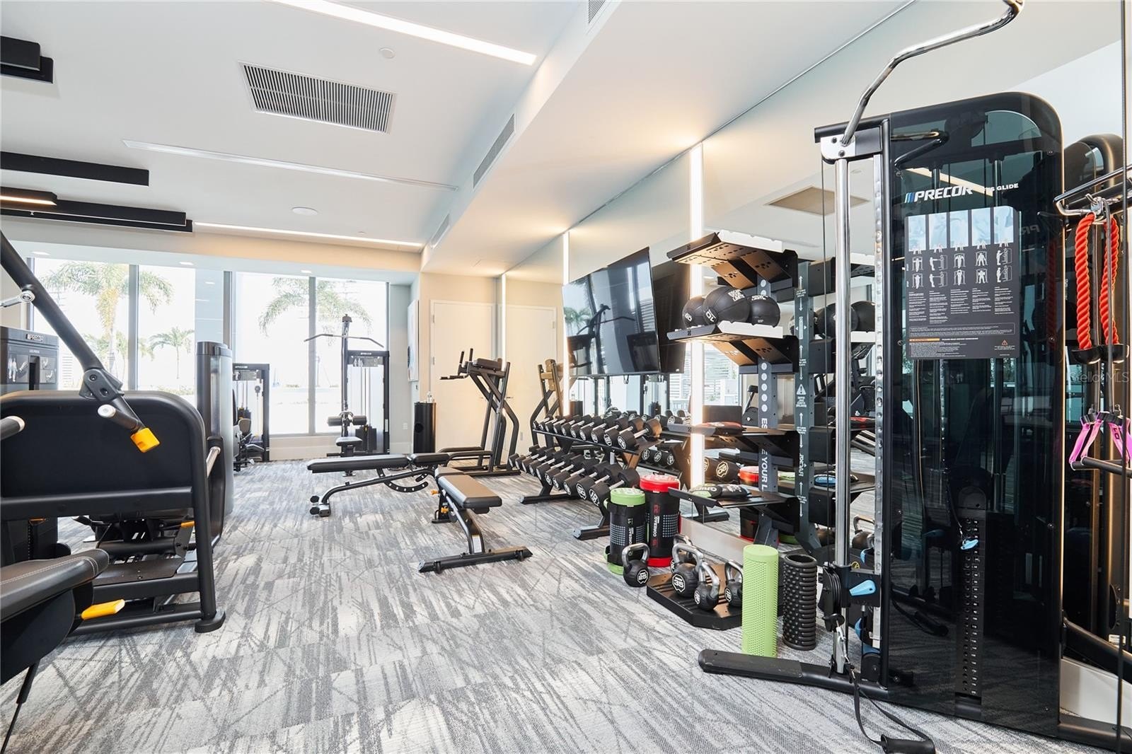 ST PETERSBURG, Florida, 33701, United States, 2 Bedrooms Bedrooms, ,3 BathroomsBathrooms,Residential,For Sale,1981835