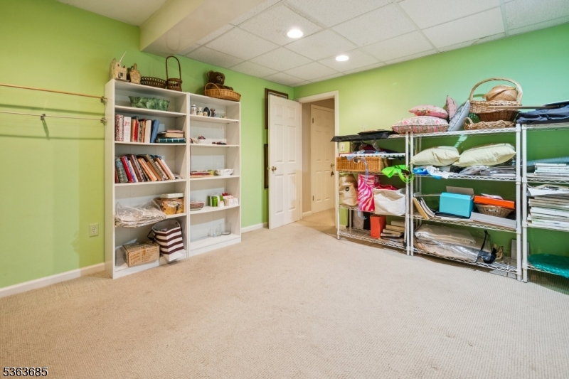 Bernards Twp., New Jersey, 07920, United States, 3 Bedrooms Bedrooms, ,4 BathroomsBathrooms,Residential,For Sale,1875142