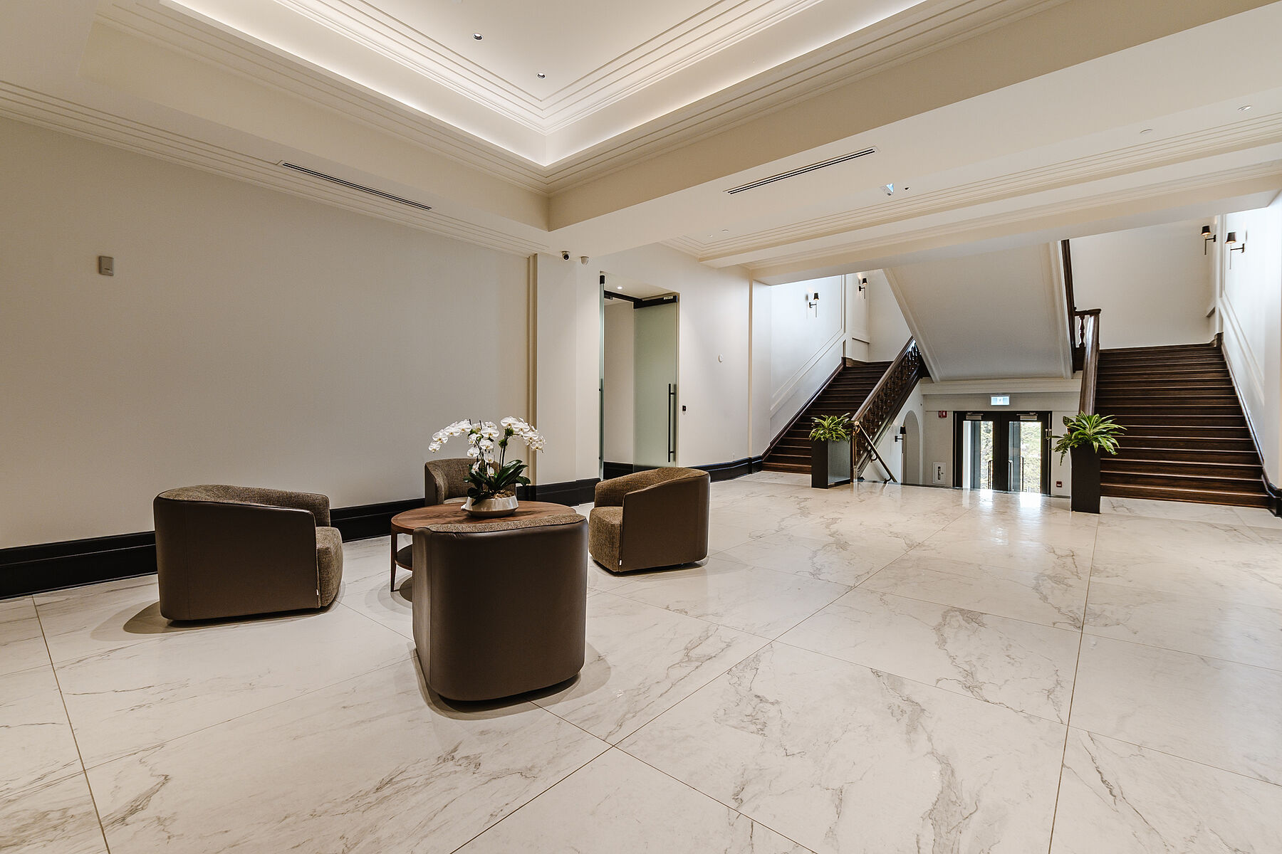  Stunning Custom Condo - 物件實景