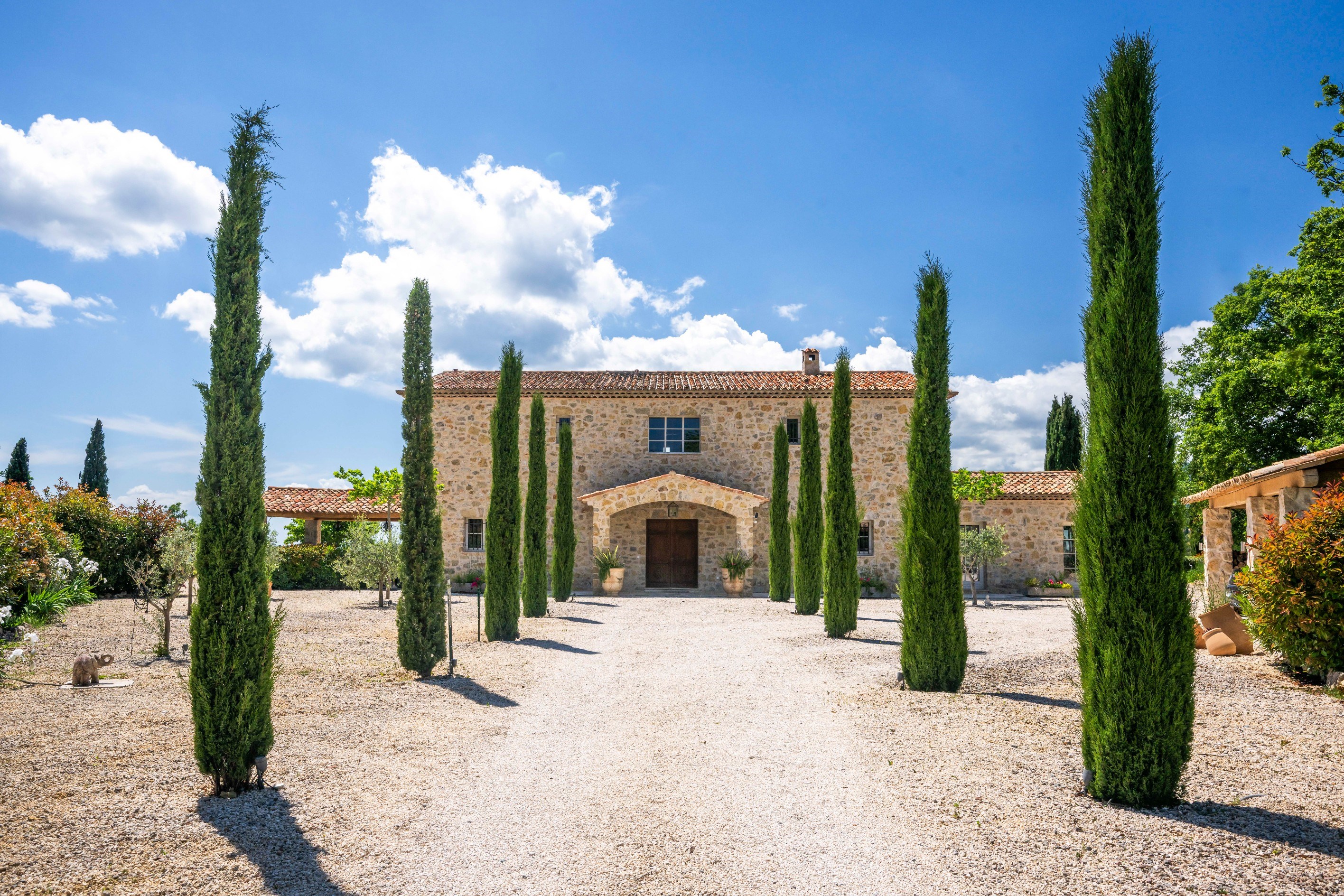  Exquisite stone bastide with panoramic views near Terre Blanche golf in Tourret… - 物件實景