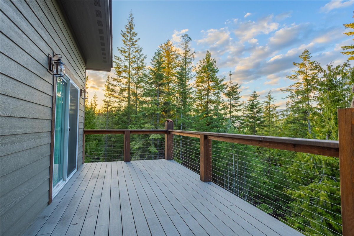 Sagle, Idaho, 83860, United States, 3 Bedrooms Bedrooms, ,4 BathroomsBathrooms,Residential,For Sale,1976949