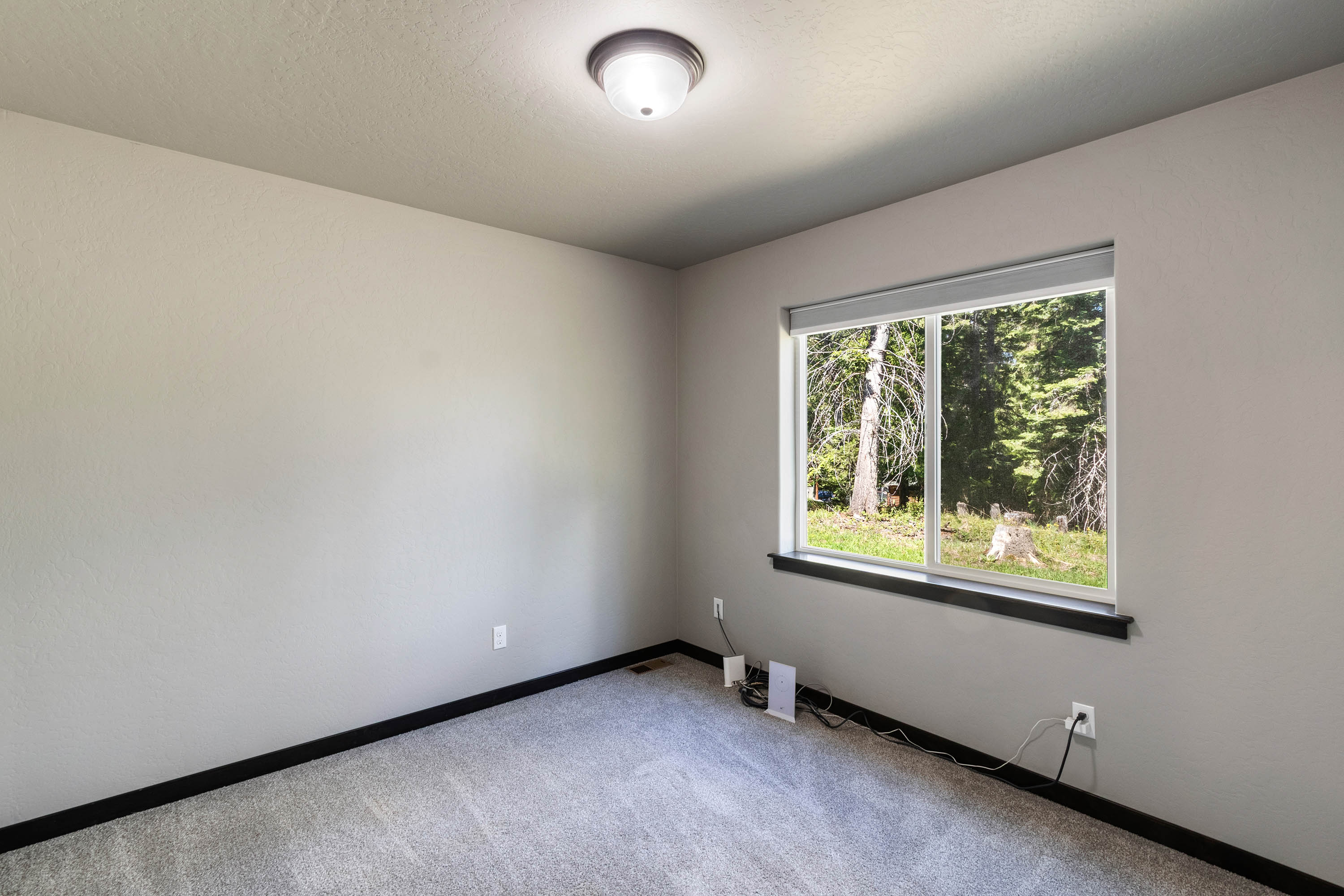 Sagle, Idaho, 83860, United States, 3 Bedrooms Bedrooms, ,2 BathroomsBathrooms,Residential,For Sale,1935178