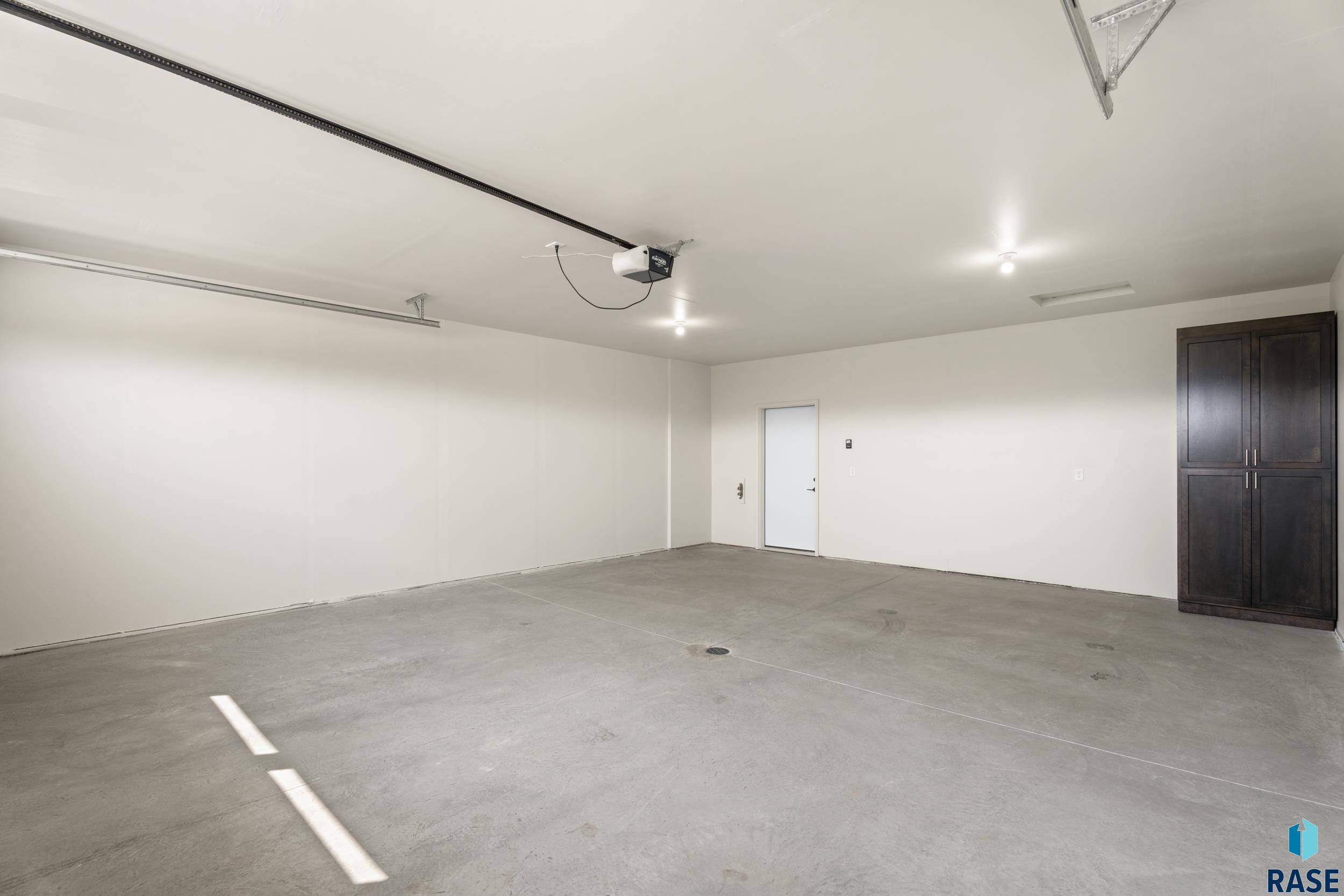 Sioux Falls, South Dakota, 57110, United States, 4 Bedrooms Bedrooms, ,2 BathroomsBathrooms,Residential,For Sale,1982454