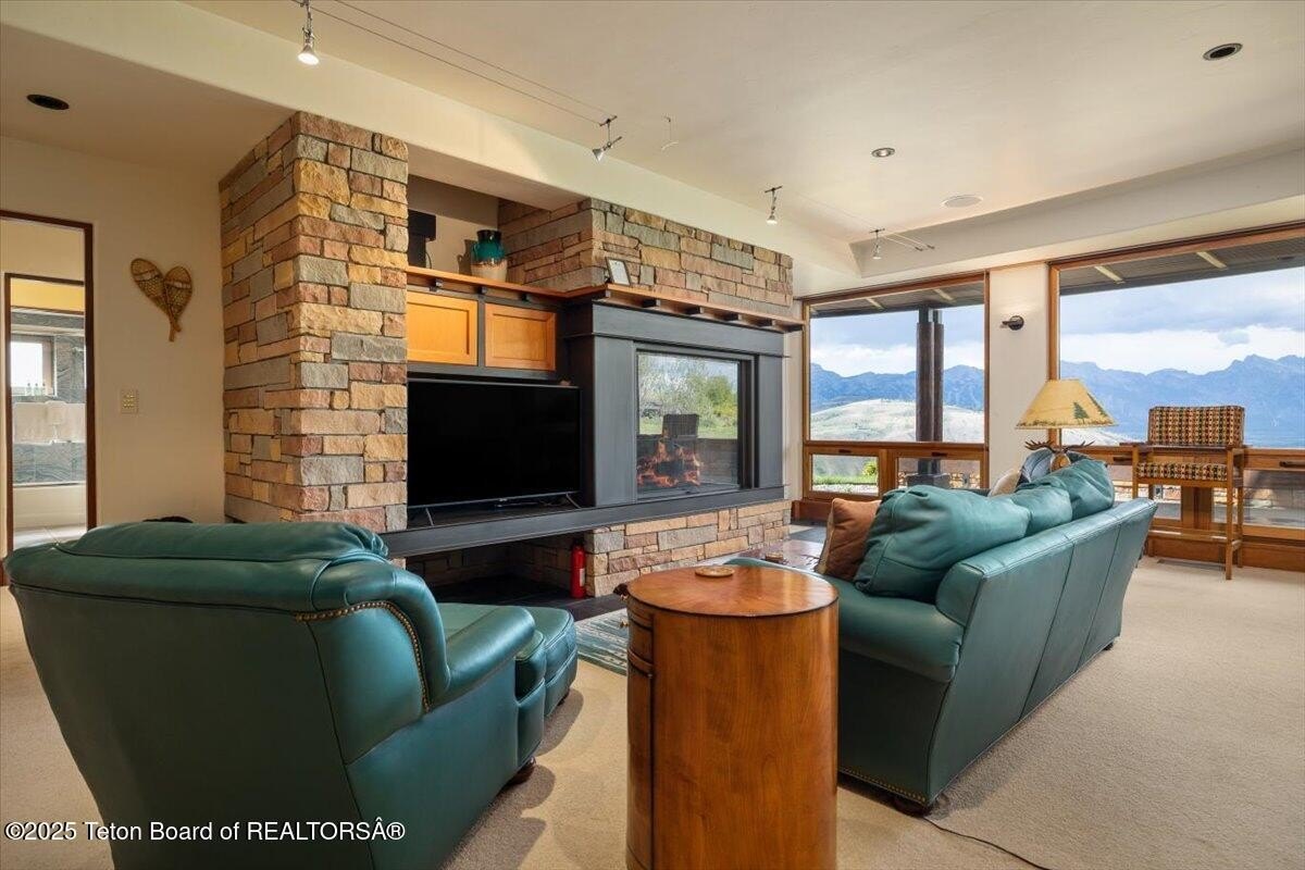Jackson, Wyoming, 83001, United States, 4 Bedrooms Bedrooms, ,5 BathroomsBathrooms,Residential,For Sale,1851066
