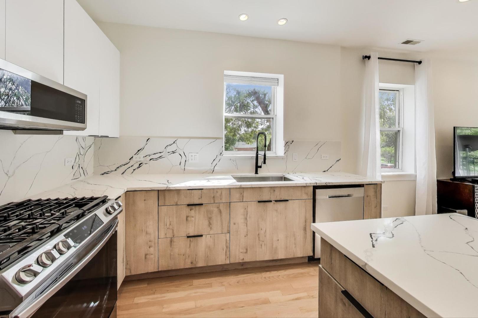 Chicago, Illinois, 60647, United States, 3 Bedrooms Bedrooms, ,2 BathroomsBathrooms,Residential,For Sale,1957515