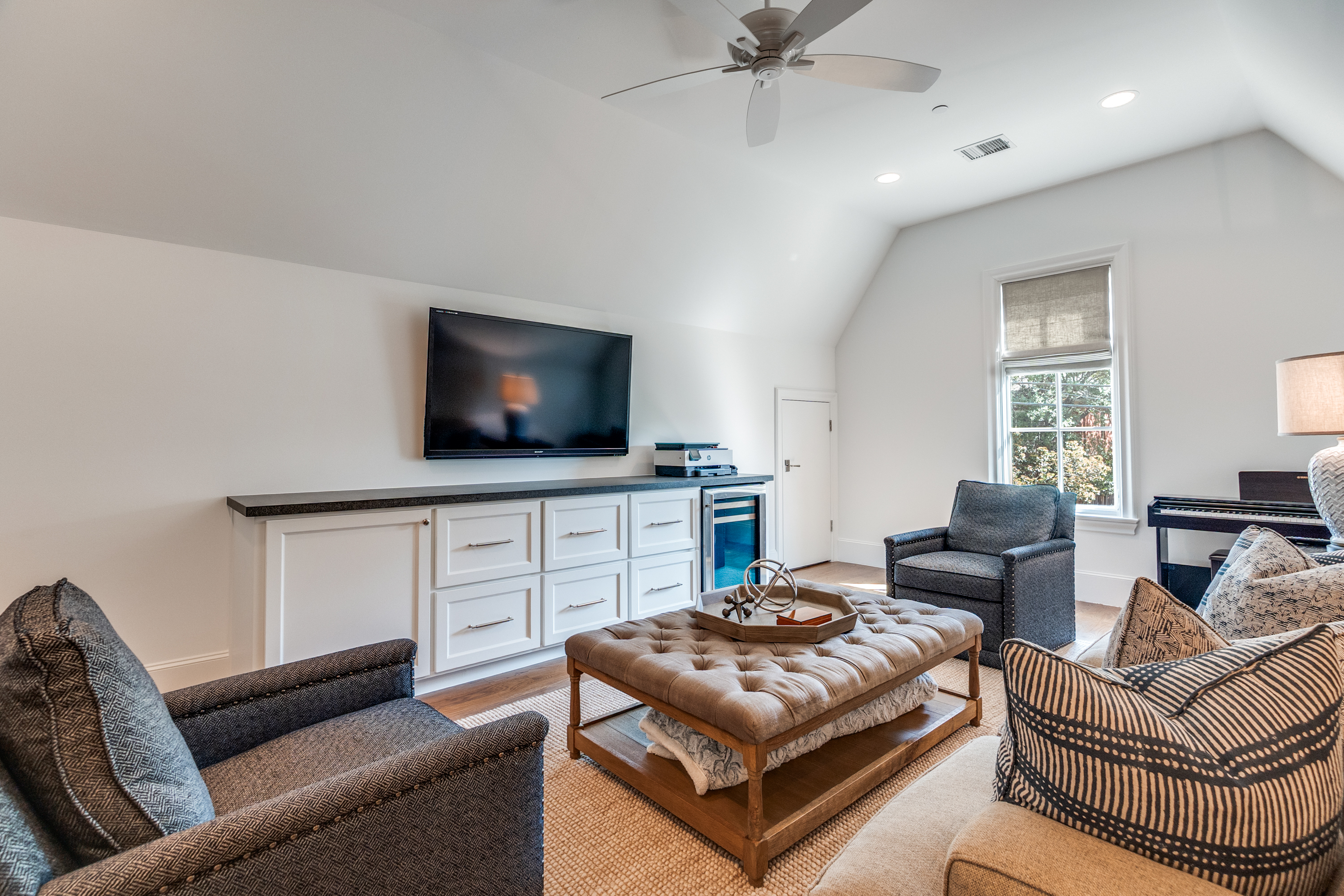  Timeless Home With Designer Finishes Located in University Park - 物件實景