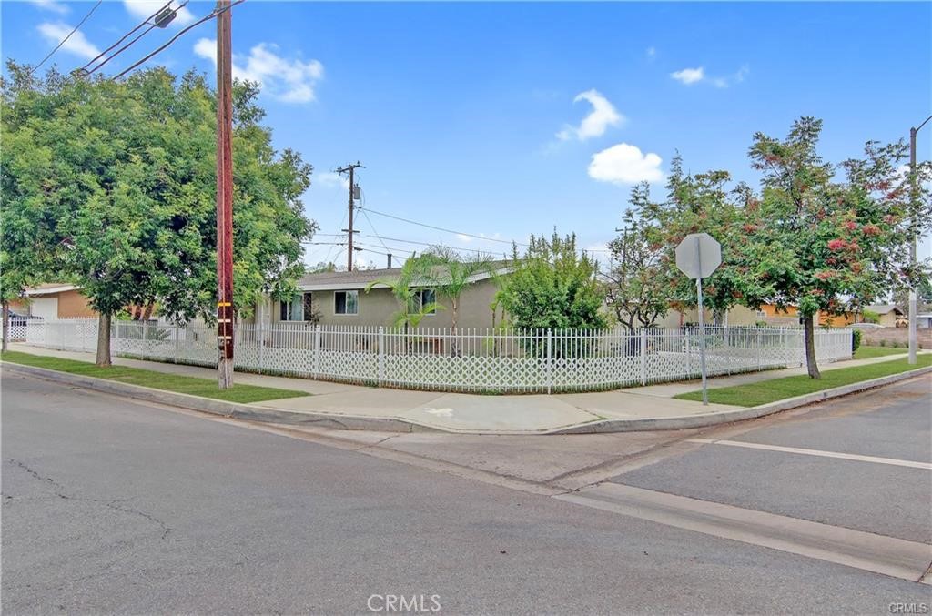 Anaheim, California, 92801, United States, 4 Bedrooms Bedrooms, ,2 BathroomsBathrooms,Residential,For Sale,1987954