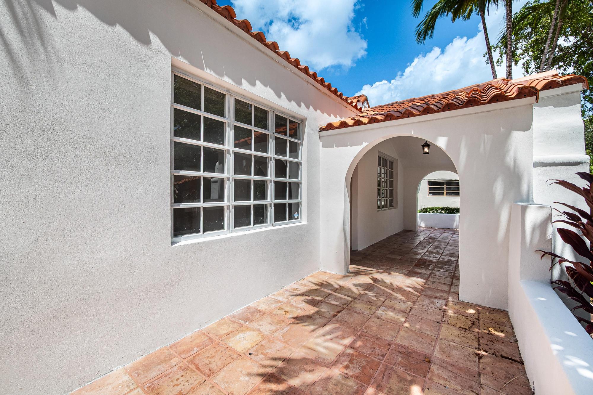 Coral Gables, Florida, 33134, United States, 3 Bedrooms Bedrooms, ,2 BathroomsBathrooms,Residential,For Sale,1975593