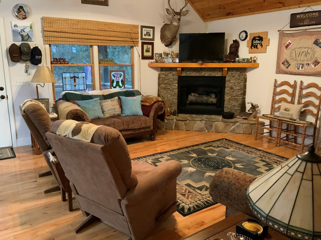 Ellijay, Georgia, 30540, United States, 3 Bedrooms Bedrooms, ,3 BathroomsBathrooms,Residential,For Sale,1859130