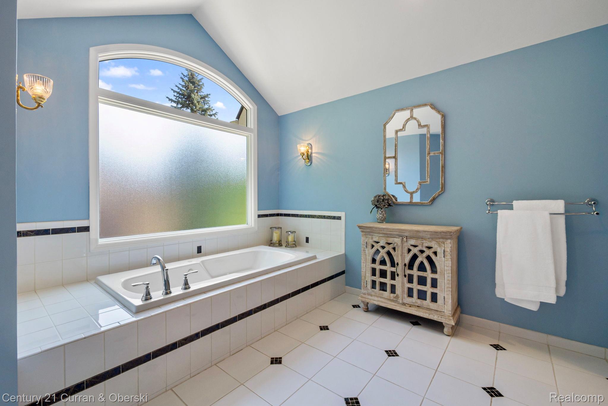 Novi, Michigan, 48374, United States, 4 Bedrooms Bedrooms, ,6 BathroomsBathrooms,Residential,For Sale,1914653