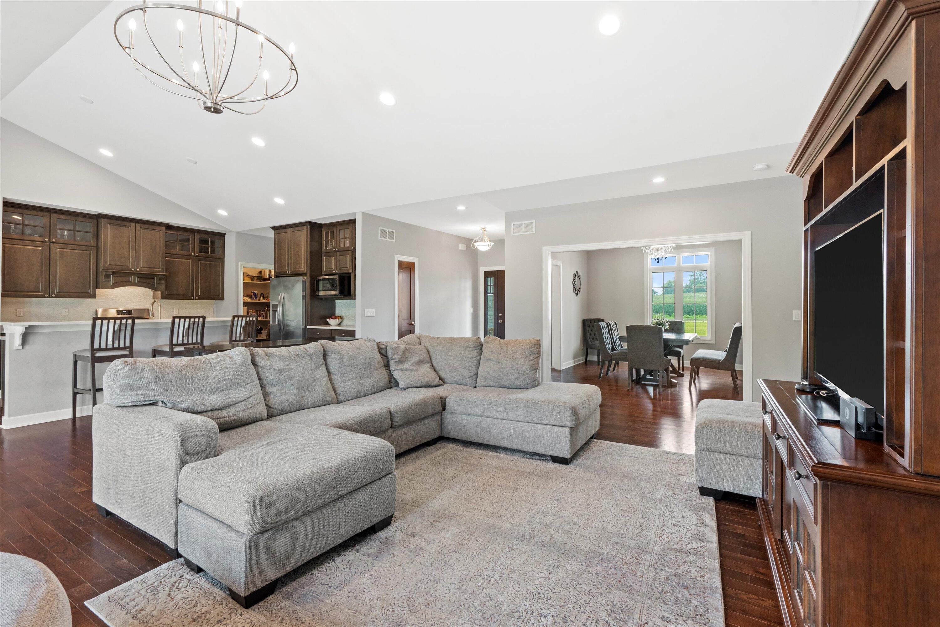 Bloomfield, Wisconsin, 53147, United States, 5 Bedrooms Bedrooms, ,3 BathroomsBathrooms,Residential,For Sale,1921596