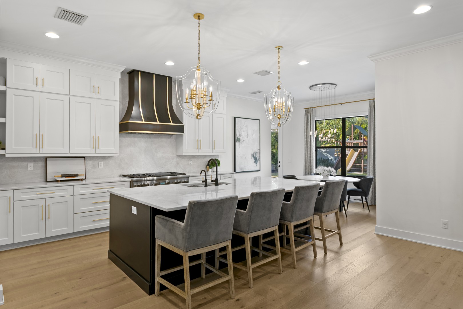 Tampa, Florida, 33609, United States, 5 Bedrooms Bedrooms, ,5 BathroomsBathrooms,Residential,For Sale,2008551