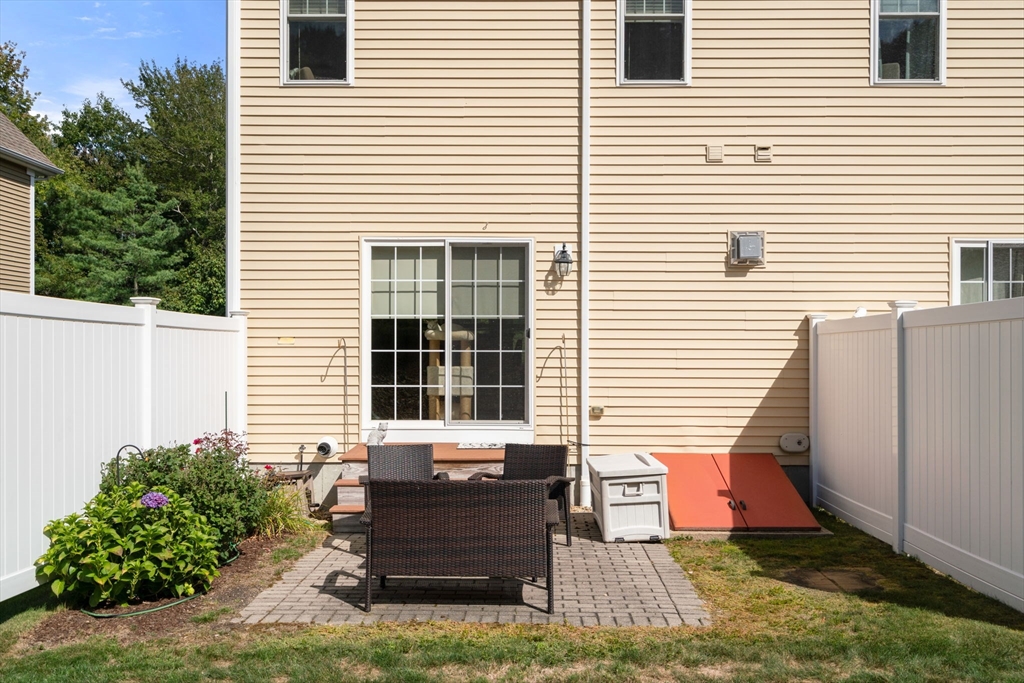 Bellingham, Massachusetts, 02019, United States, 2 Bedrooms Bedrooms, ,2 BathroomsBathrooms,Residential,For Sale,1938728
