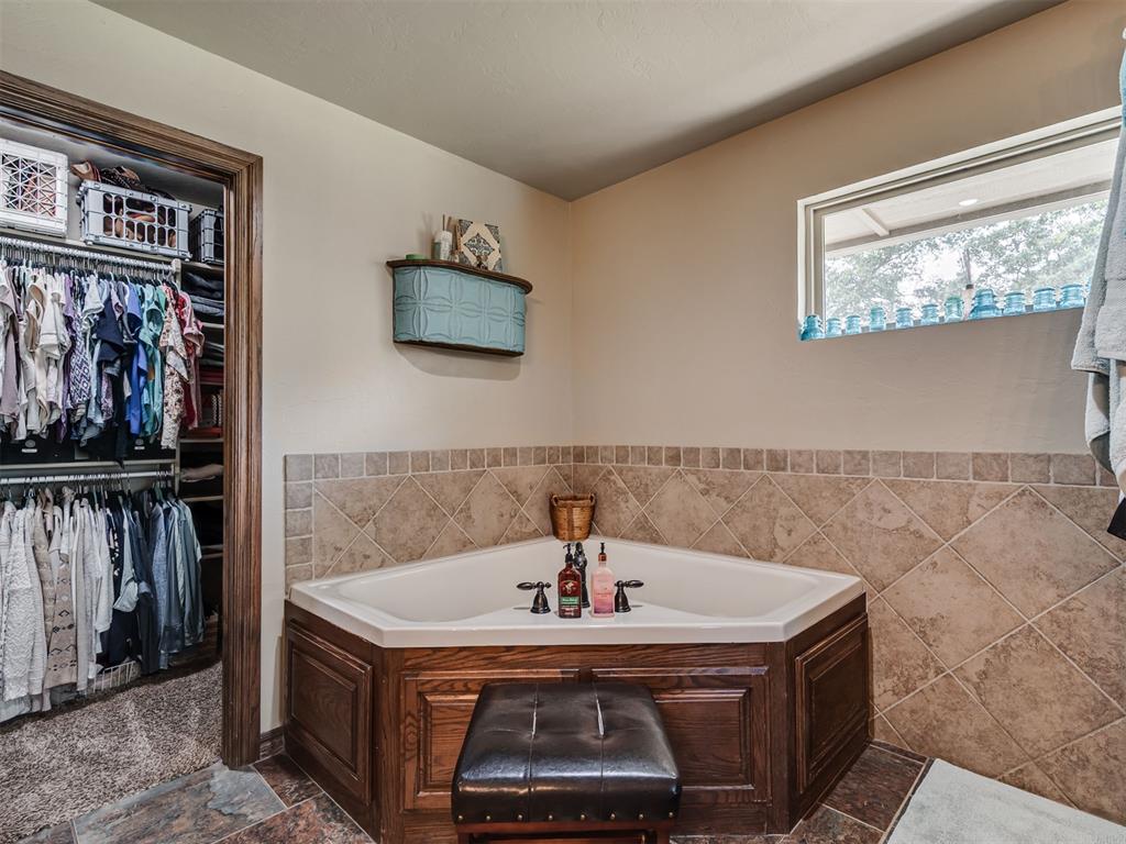 Jones, Oklahoma, 73049, United States, 4 Bedrooms Bedrooms, ,5 BathroomsBathrooms,Residential,For Sale,1987099