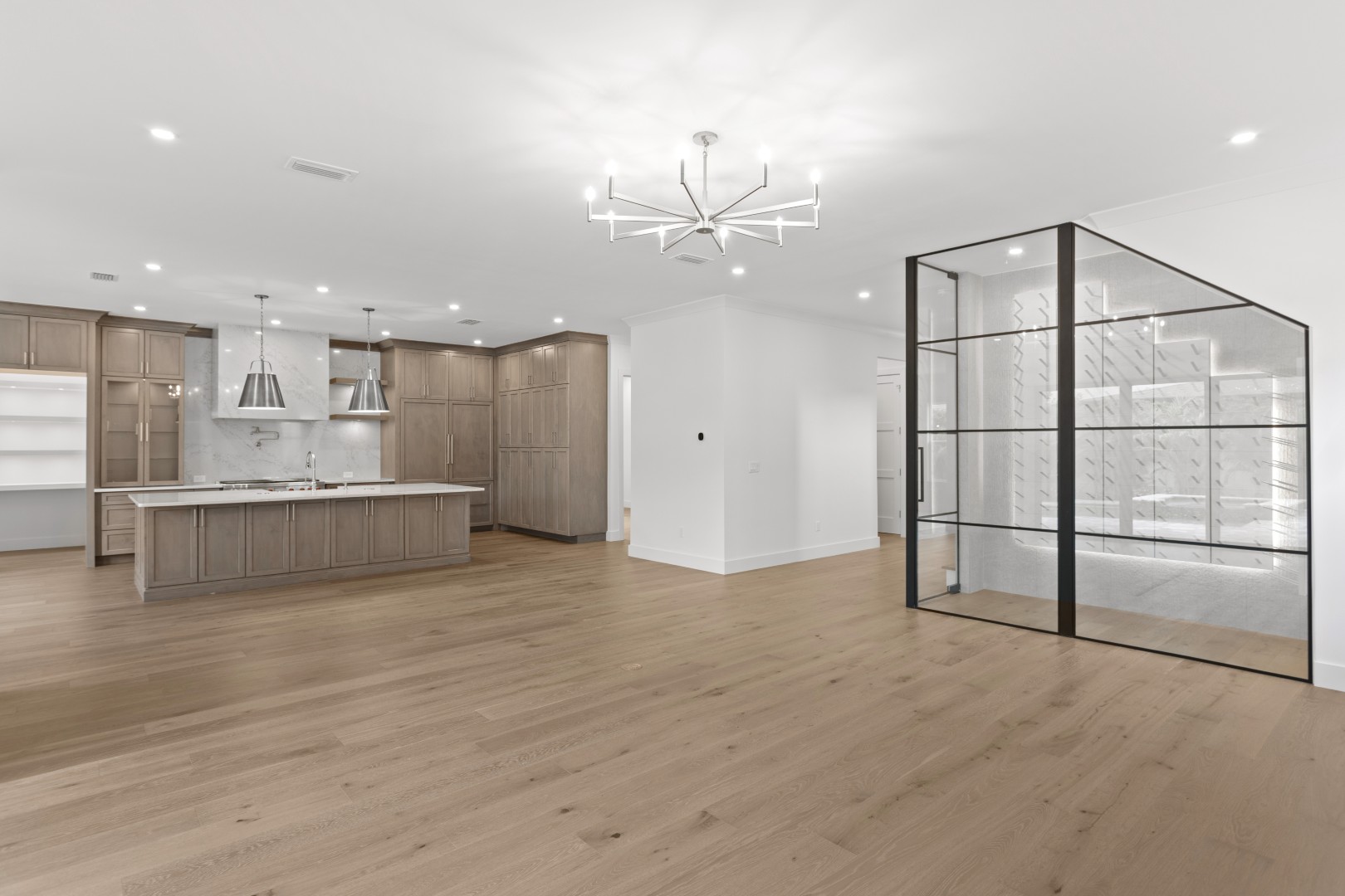 Tampa, Florida, 33611, United States, 6 Bedrooms Bedrooms, ,6 BathroomsBathrooms,Residential,For Sale,1981634