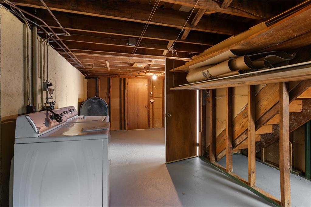 Portsmouth, Rhode Island, 02871, United States, 3 Bedrooms Bedrooms, ,2 BathroomsBathrooms,Residential,For Sale,1974528