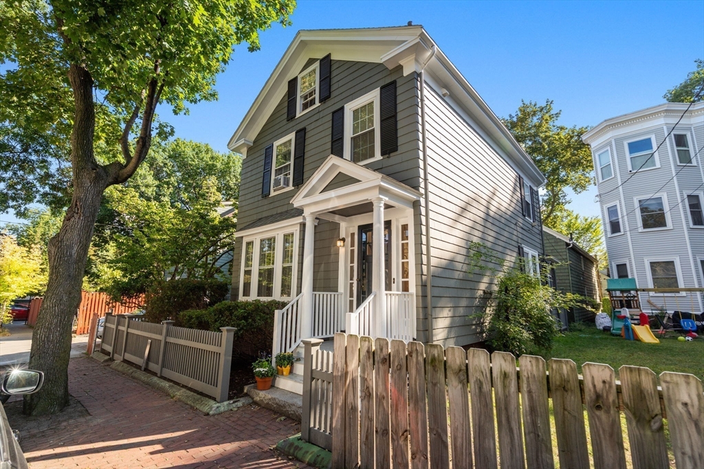 Cambridge, Massachusetts, 02139, United States, 3 Bedrooms Bedrooms, ,2 BathroomsBathrooms,Residential,For Sale,1940619