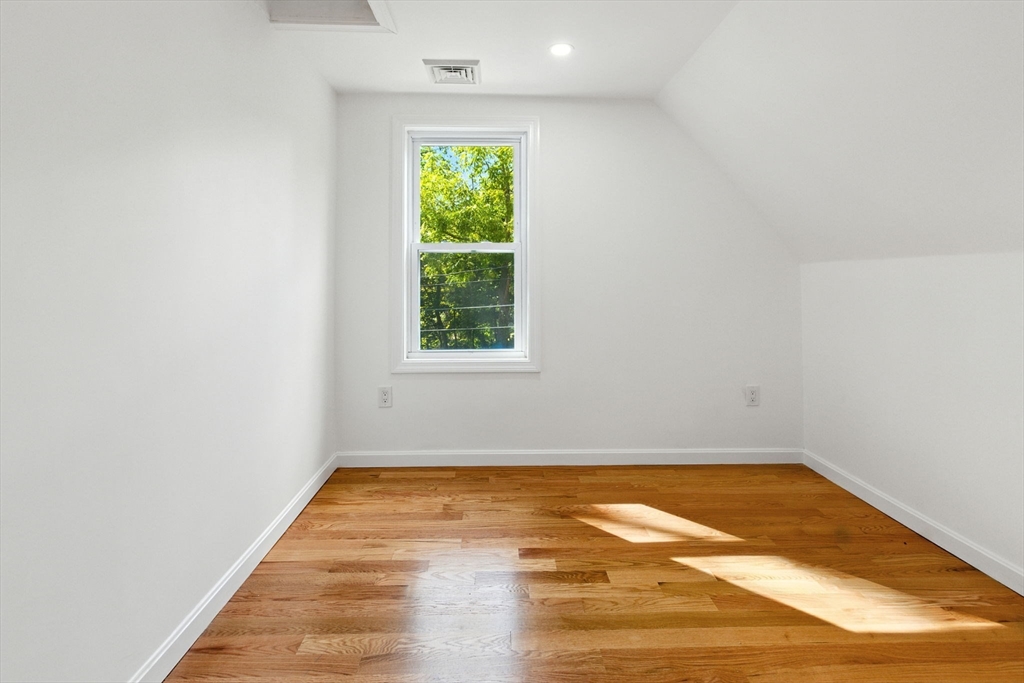 East Bridgewater, Massachusetts, 02333, United States, 3 Bedrooms Bedrooms, ,3 BathroomsBathrooms,Residential,For Sale,1943451