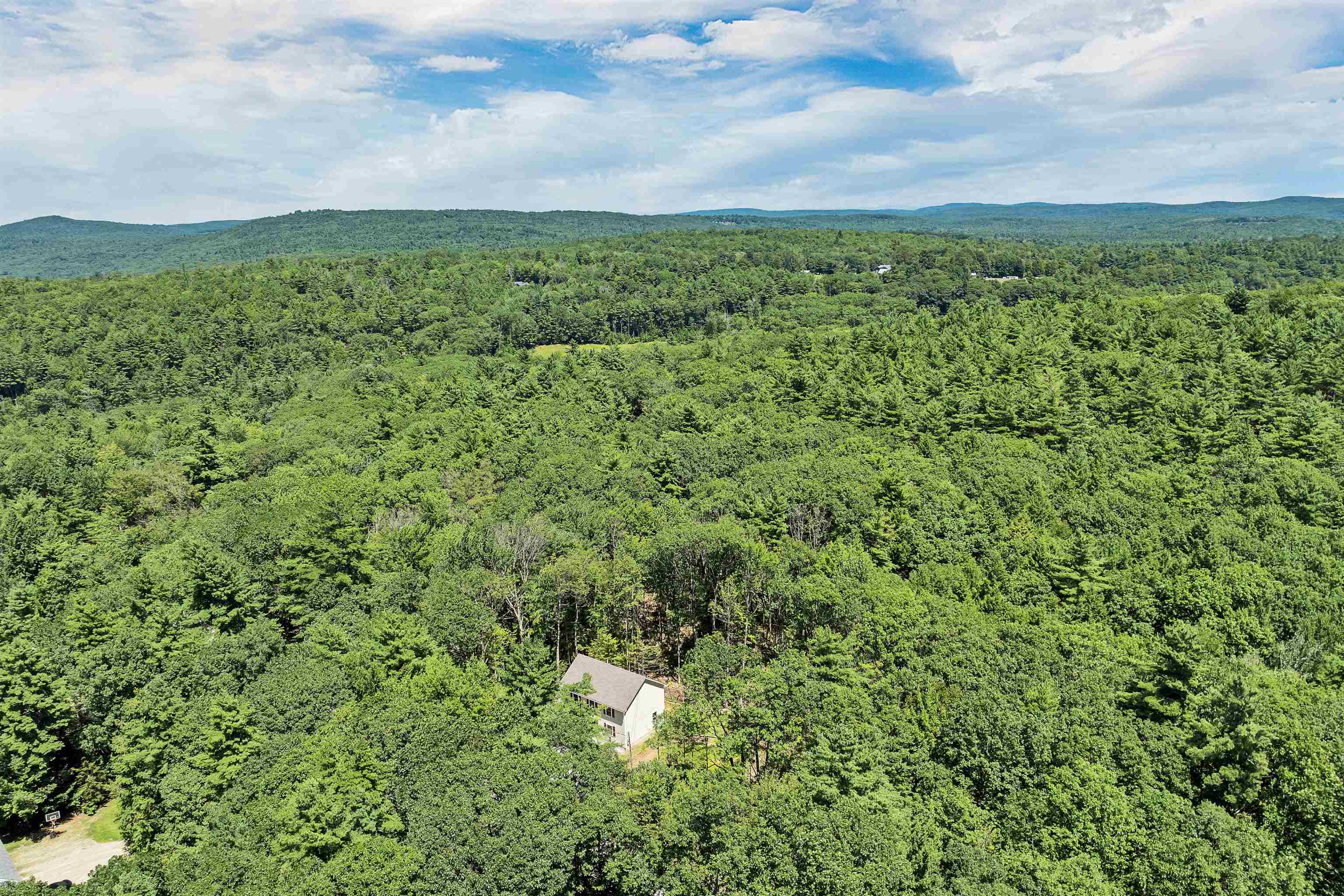 Bennington, New Hampshire, 03442, United States, 3 Bedrooms Bedrooms, ,2 BathroomsBathrooms,Residential,For Sale,1898255