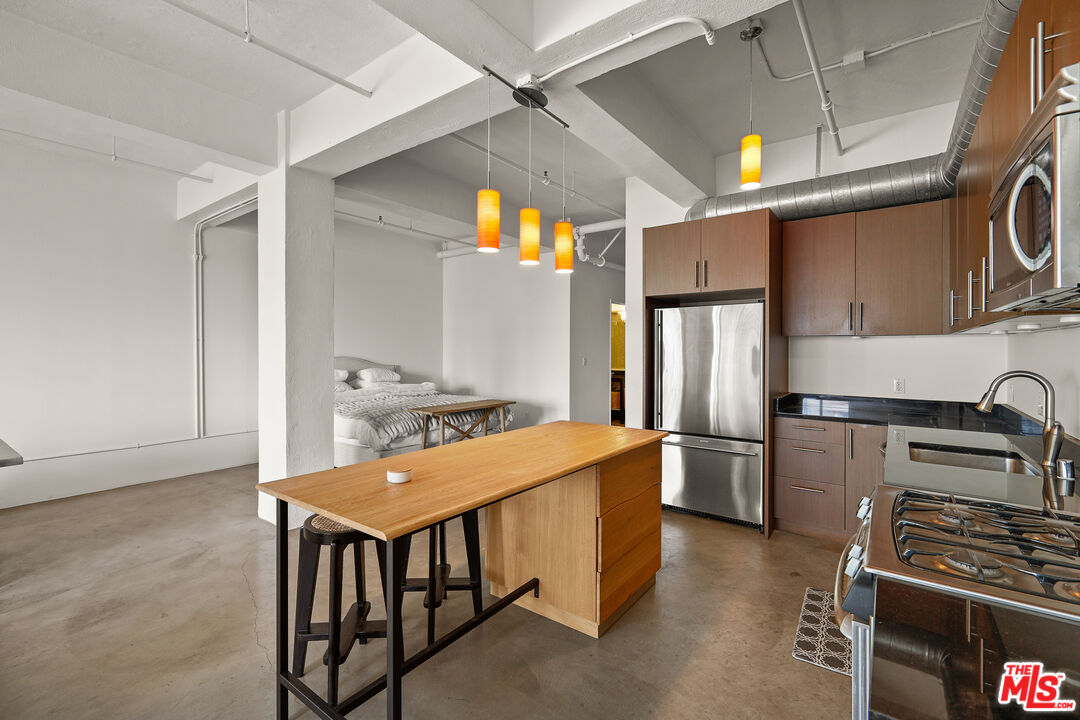 Los Angeles, California, 90014, United States, 1 Bedroom Bedrooms, ,1 BathroomBathrooms,Residential,For Sale,1705578